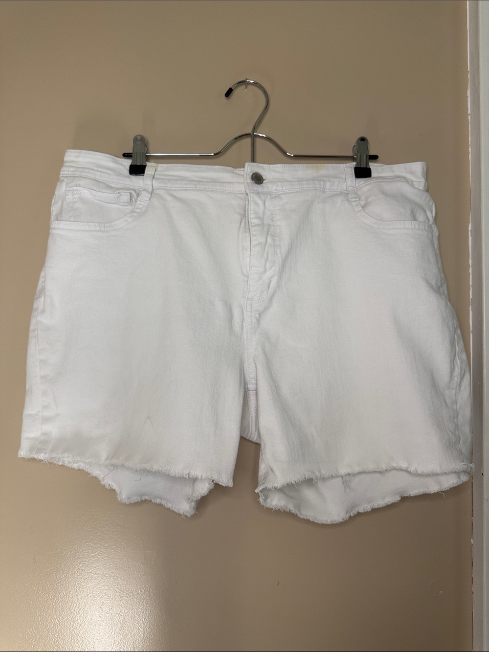 Jones New York White Women's Shorts